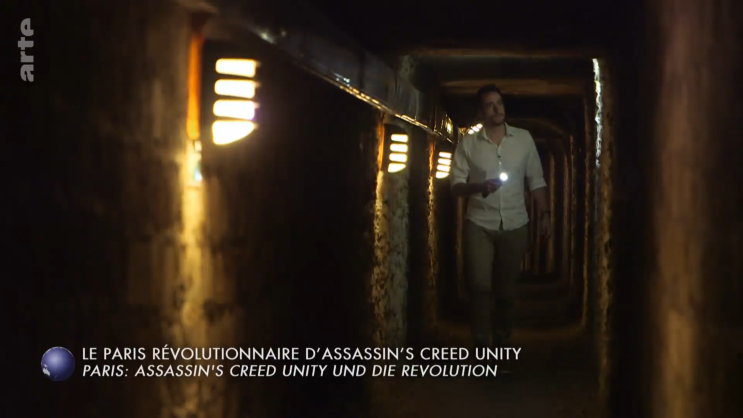 Capture d'écran du reportage d'Arte "Le Paris révolutionnaire d'Assassin's Creed Unity" : William Brou dans les catacombes de Paris